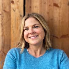 Paula Mathias's Instagram, Twitter & Facebook