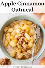 Apple Cinnamon Oatmeal In 2020 Apple Cinnamon Oatmeal Cardamom Recipe Delicious
