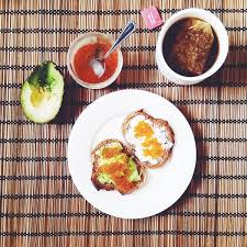 Le petit garçon compta de 1 à 100 avant de partir chercher ses camarades. M9b Bb0yg9hbhm