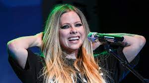 Her first husband was deryck whibley, a musician. H 5ob4lfpurzum