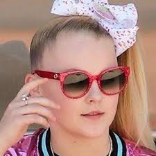 Jojo has been selling out venues across the country as she dances, sings and entertains fans of all ages. Jojo Siwa Bio Family Trivia Famous Birthdays
