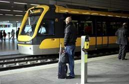 Os trabalhadores lutam pela redução do tempo máximo de serviço, implementação no acordo de empresa da rotação de folgas e atualização da tabela salarial. Metro Do Porto Para Ate As 06h00 De Terca Devido A Greve Portugal Correio Da Manha