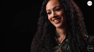 Ex-moslima Sarah Marikh getuigt van Jezus' liefde: “Ook al val je honderd  keer, je mag honderd keer weer terugkomen bij God”