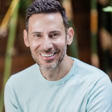 🌟🇺🇸 After navigating through two types of visas, three visa renewals,  one green card denial, and finally a green card acceptance over nearly a  decade, I can proudly say I am officially