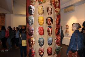 Lula Lewis celebra con exposición "Mujeres y niños primero"