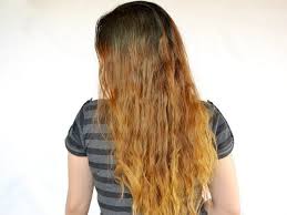 Limon Suyu Kullanarak Sac Renginizi Acmayi Dusunuyorsaniz Ve Nasil Acilir Diye Merak Ediyorsaniz How To Lighten Hair Lighten Hair Naturally Natural Hair Styles