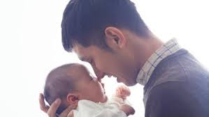 Jawab tidak benar kalau dikatakan bahwa apabila bayi baru lahir maka suara pertama yg didengar adalah adzan dan iqamah. Alasan Ayah Disunahkan Baca Azan Iqamah Di Telinga Bayi Baru Lahir