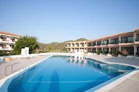 Το villa panagiota είναι ένας γοητευτικός προορισμός στην τορώνη χαλκιδικής που προσφέρει διαμονή σε ευρύχωρα δωμάτια και διαμερίσματα με θέα τον παραδεισένιο κήπο , σε απόσταση μόλις 150 μέτρων απο την παραλία της τορώνης όπου σας περιμένουν δωρεάν. 3 Sterne Hotel Toroni Blue Sea Hotel In Sithonia Neos Marmaras Chalkidiki Griechenland
