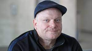 Český herec david novotný se narodil 12. David Novotny O Roli V Serialu Kukacky Nemuzete Se Pripravit Na To Ze Vam Vymeni Dite Dvojka