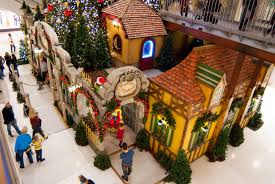 Here you'll find the best christmas tree decorations for 2020, including inspiration for white trees, small trees. Giant Tree With Christmas Village Phixion
