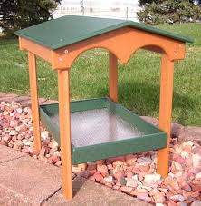 This provides cover from the elements and makes the shelter less obvious. Winter Caretaking Of Feral Cats Petsweekly Com