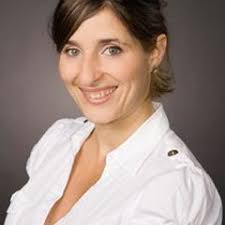 Renee Finch's Instagram, Twitter & Facebook