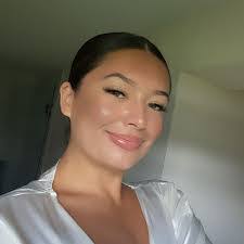 Kristin Marquardt's Instagram, Twitter & Facebook