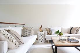 Hamptons style in interior design and decorating circles is a sophisticated but also relaxed style often associated with coastal living. Everything You Need To Know About The Hamptons Style Rochele Decorating