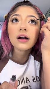 Miranda Meek's Instagram, Twitter & Facebook