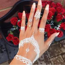 Black And White Henna Trending White Mehendi Inspiration White Henna Henna Designs In 2020 White Henna White Henna Tattoo Henna Designs