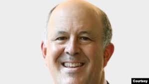 Waa kuma agaasimaha cusub ee VOA?