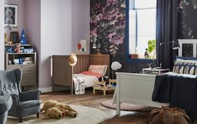 Untuk bilik tidur yang kurang ruang rantai, rangka katil platsa yang baharu mempunyai senarai penyelesaian yang panjang. Idea Reka Bentuk Untuk Berkongsi Bilik Tidur Dengan Bayi Ikea Malaysia Ikea