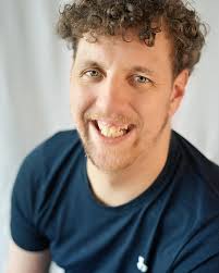 Finally got some headshots i really really like! Lmk which one i should use  photo credit @edwordlove