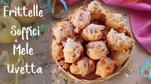 Queste delizie del nord italia vengono preparate tutto l'anno e consumate come dolce o per accompagnare secondi piatti di carne. Frittelle Soffici Di Mele E Uvetta Ricetta Facile Per Carnevale Fatto In Casa Da Benedetta Youtube