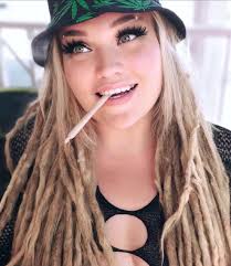 FEMALE ENTREPRENEUR 2022