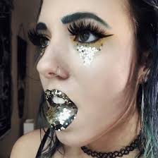 Licking Glitter Is The Latest Stupid Instagram Trend