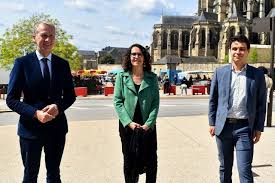 Du 16 juin au 3 juillet, circuit court, la quinzaine du livre en pays de la loire, vous invite à découvrir la production littéraire ligérienne dans les librairies près de chez vous. Elections Regionales Guillaume Garot Ps Presente Son Equipe En Sarthe Actu Le Mans