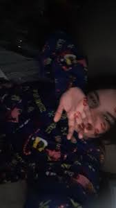 Hi I'm tes and I'm in West Virginia in the us would anyone like to be  friends please