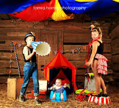 Maybe A Circus Themed Mini Session For Kids To Go Along With Our Circus Themed Grand Opening Circus Theme Party Themed Photography Circus Birthday