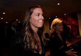Charlotta eva schelin (born 27 february 1984) is a swedish former professional footballer who most recently played as a striker for fc rosengård of the damallsvenskan. Lotta Schelin Byter Sport Idrottens Affarer