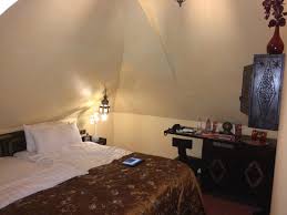 L'histoire ne tient examples of using tient pas debout in a sentence and their translations. Sous Le Toit On Ne Tiens Pas Debout Partout Picture Of Metro Boutique Hotel By Trip Inn Frankfurt Tripadvisor