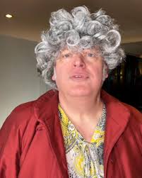 Und weißt du auch, was richtig gut ist? Richtig gut ist? Gebrannte Mandeln,  wenn Mama ma' ne Ente macht. ⁣Video: Auge Altona Regie: UWE & Timo  Schierhorn & DEICHKIND Kostüm: Katharina Duve