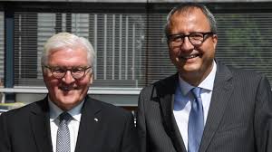 Wählbar ist jeder deutsche, der das wahlrecht zum bundestage besitzt und das vierzigste lebensjahr vollendet. Bundesprasident Ladt Richter Ein Steinmeier Holt Sich Rat In Schwieriger Lage Archiv