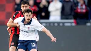 United giver lang kontrakt til profil