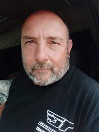 Tú y el mar Contemplo el mar bello y sereno como tus ojos, allí en la basta  inmensidad recuerdo nuestro gran amor, amor pasional,de caricias suaves y  besos que erizan la piel