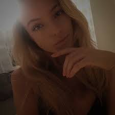 Mia Bartlett's Instagram, Twitter & Facebook