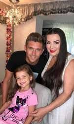 Costin gheorghe a divorţat în urmă cu aproximativ doi ani, iar povestea de iubire furtunoasă dintre el şi lidia buble ar fi avut loc în 2019. Fratele Elenei Gheorghe A DivorÈ›at In Mare Secret Costin S A DespÄƒrÈ›it De Femeia Cu Care Are Un Copil Perfect Style