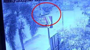 Aksi bus bus banter po haryanto saat melintas di tol cipali.mp3. Kecelakaan Maut Bus Po Haryanto Di Kebakkramat Ternyata Terekam Cctv Masjid Tribun Jateng