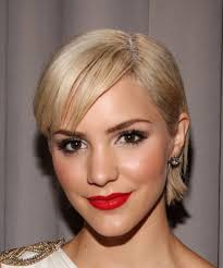 And this is great for women who love to try out this look but want to stay simple. 25 Stunning Short Blonde Hairstyles For Women