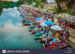 Hat Yai Thailand Oct 2015 Restaurants On The Boats At The Evening Floating Food Market In Hat Yai Thailand Stock Photo Alamy