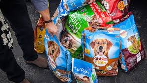 Food allergies are known to cause itchy paws, and these types of allergies are difficult to pinpoint. Donations Sought For Hearts 4 Paws Pet Food Drive
