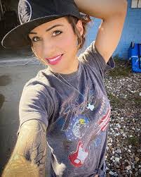 Amanda Mcclellan's Instagram, Twitter & Facebook