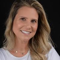 Deborah Lopes's Instagram, Twitter & Facebook