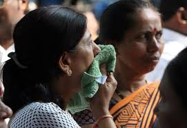 Well wishers make a beeline at ailing Bal Thackeray's residence