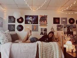 31 Ideas Vintage Music Room Urban Outfitters For 2019 Dorm Room Inspiration Retro Bedrooms Dorm Room Designs