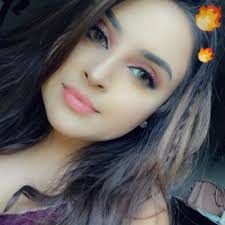 Michelle Rosiles's Instagram, Twitter & Facebook