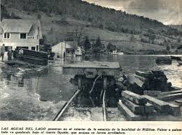 Estacion De Ferrocarriles Rinihue Junio 1960 Publicado En Revista Vea Estacion De Ferrocarriles Estacion De Tren Estacionamiento