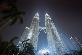 Set within 750 yards of berjaya times square and 1.2 miles of dinner in the sky malaysia, sky hotel @ pudu features rooms with air conditioning and a private bathroom in kuala lumpur. Kuala Lumpur Petronas Towers Onyourpath Net Reisefuhrer Reiseblog Weltweit