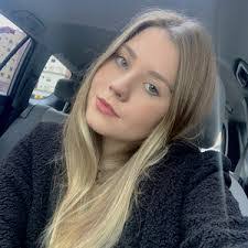 Laura Kitzmann's Instagram, Twitter & Facebook