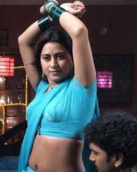 For more saree photos images visit actresssareephotos.blogspot.in/. Mallu Joy Blogs Mallu Aunty Navel Show Saree Dancing Stills Mallu Joy Blogadda